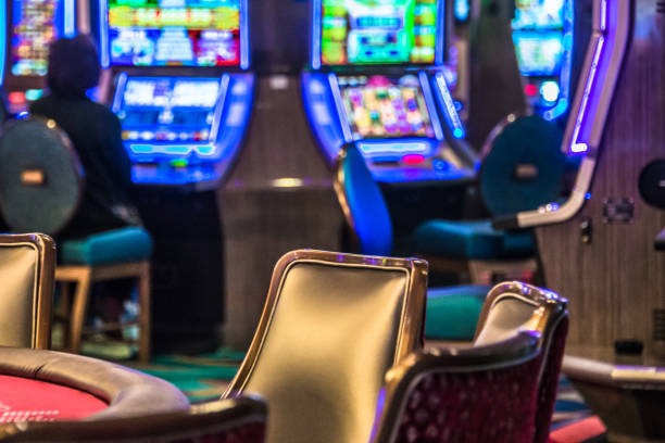 Live baccarat dealer and card table at rtp dewabos138 studio